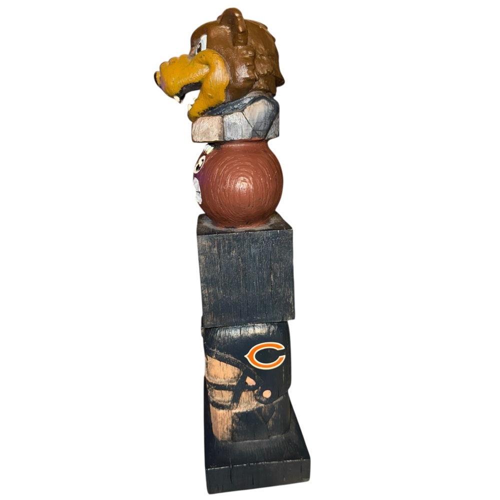 🏈 Chicago Bears Carved Wooden Totem Statue | NFL Garden Decor 🐻 - Picture 4 of 6